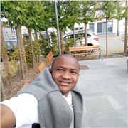 Enseignant certifié de français (tous niveaux), je dispense des cours particuliers à domicile dans le ville de Nice ou en visioconférence. Selon des besoins particuliers, je pourrais me rendre disponible pour un accompagnement dans les villes environnante